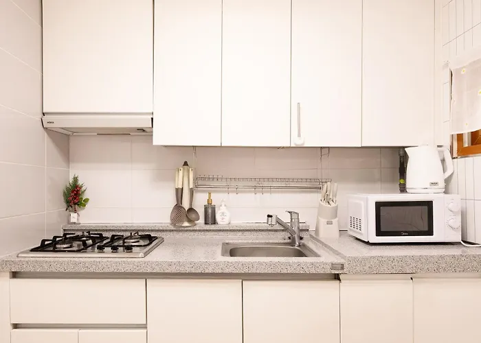 Family Trip, Business Trip, Long Term Trip Perfect For 3 To 6 Guests With Free Laundry Apartment *
