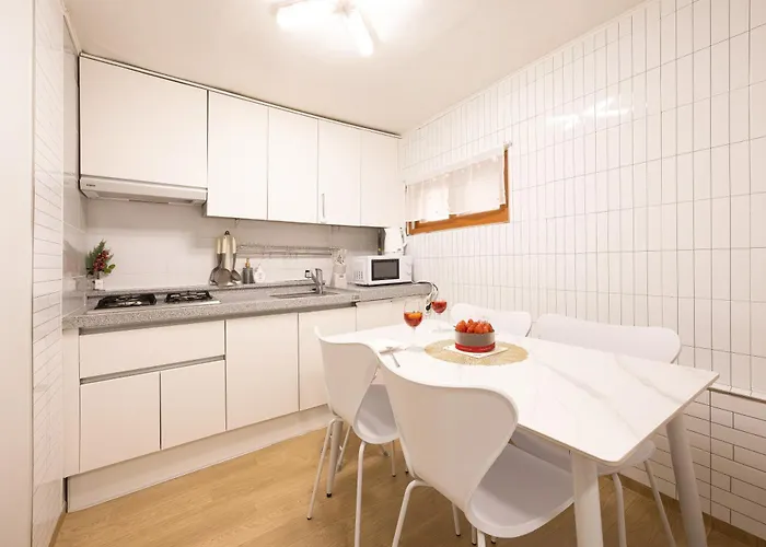 Apartment Family Trip, Business Trip, Long Term Trip Perfect For 3 To 6 Guests With Free Laundry *